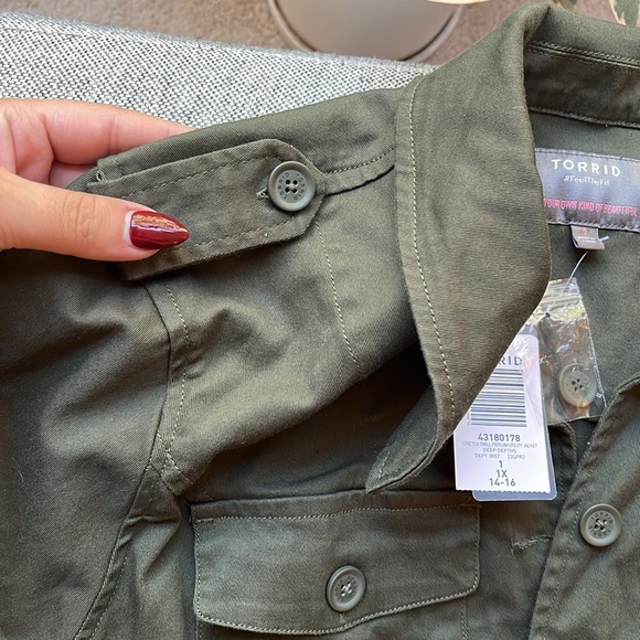 NWT Torrid Stretch Twill Peplum Utility Jacket in Olive Green , Size: 14-16 - Picture 10 of 17